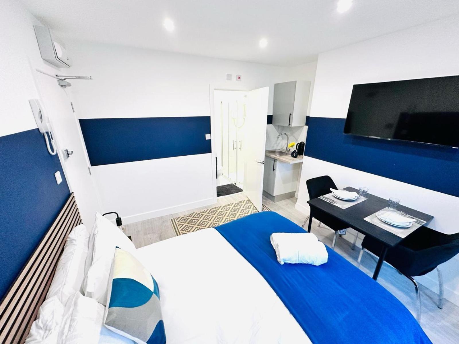 London 58 Blue House City Center Studio, Top Spot Bagian luar foto