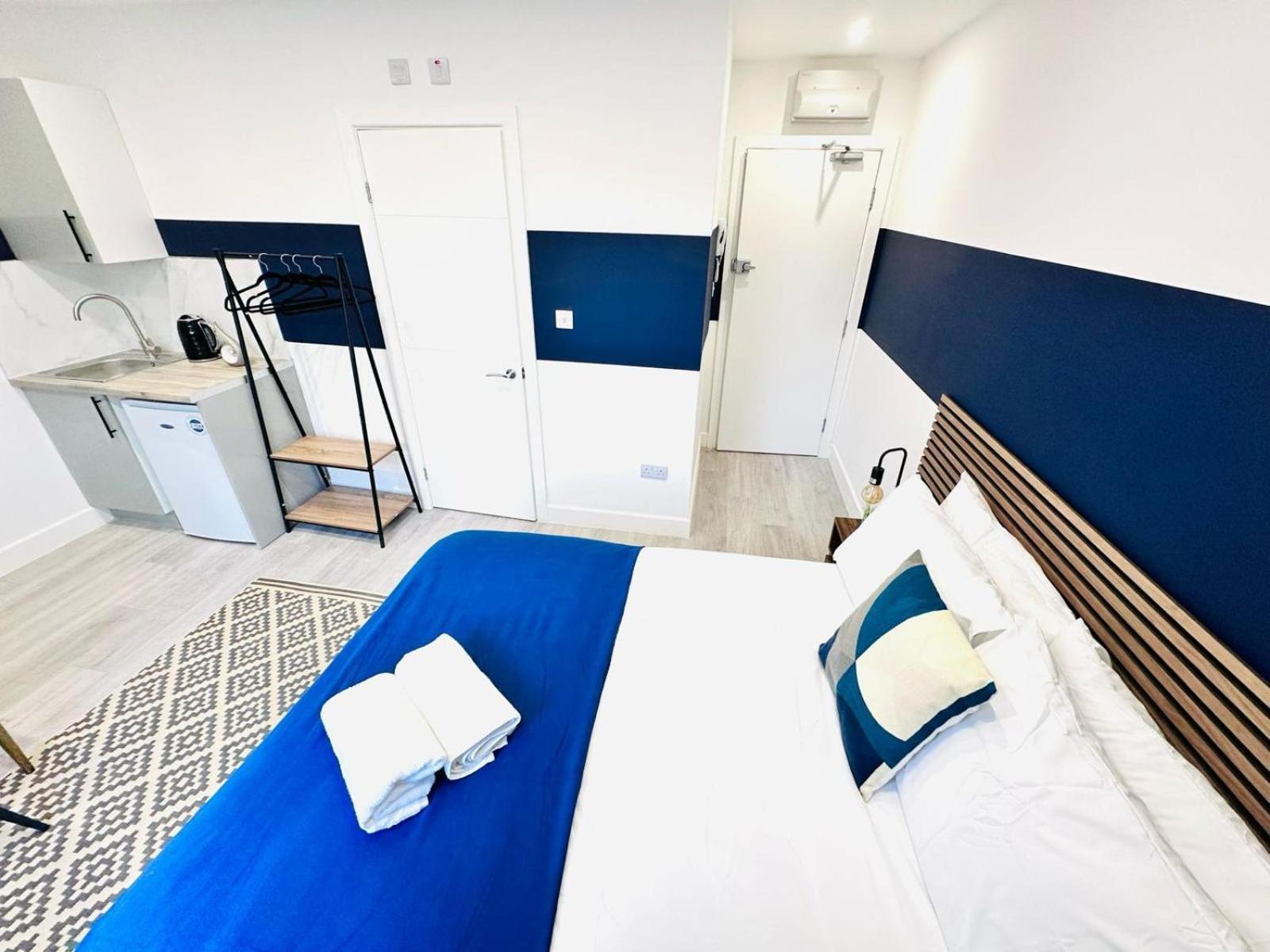 London 58 Blue House City Center Studio, Top Spot Bagian luar foto