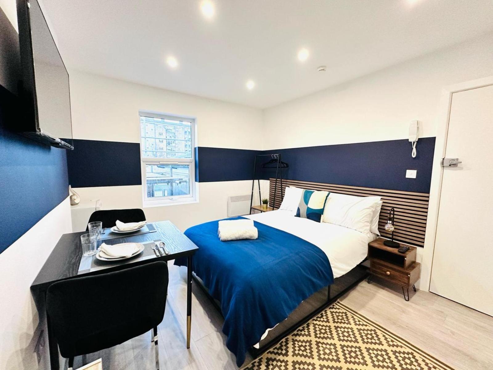 London 58 Blue House City Center Studio, Top Spot Bagian luar foto