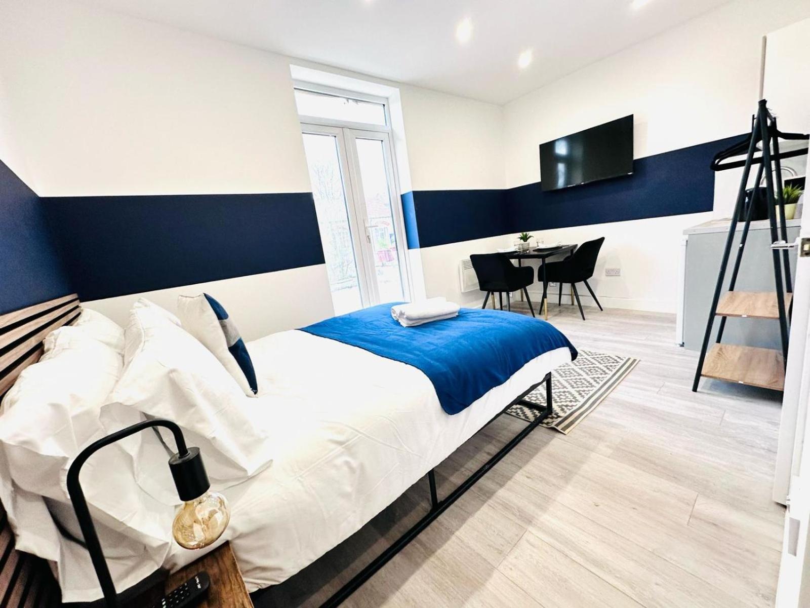 London 58 Blue House City Center Studio, Top Spot Bagian luar foto