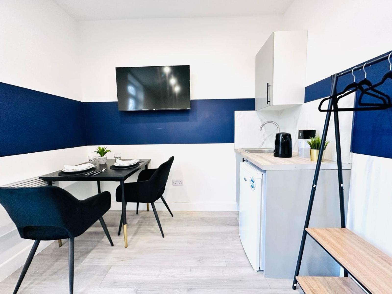 London 58 Blue House City Center Studio, Top Spot Bagian luar foto