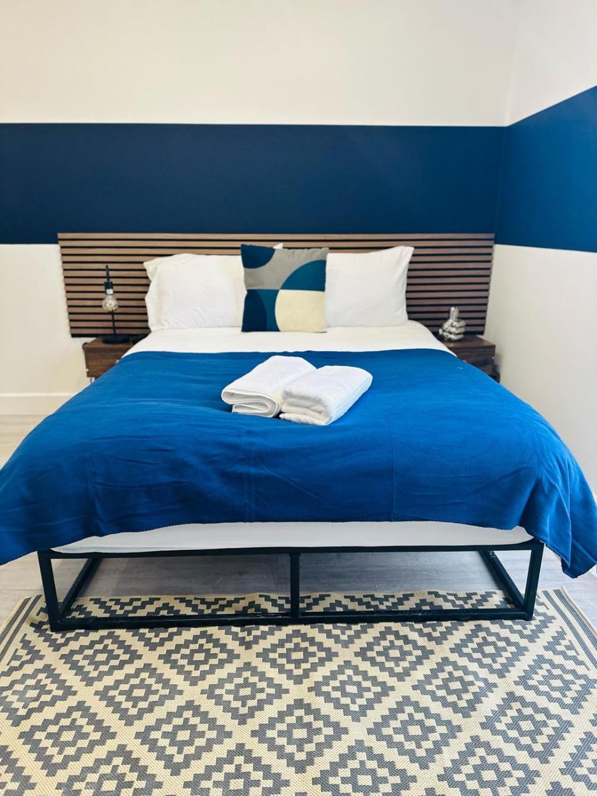 London 58 Blue House City Center Studio, Top Spot Bagian luar foto
