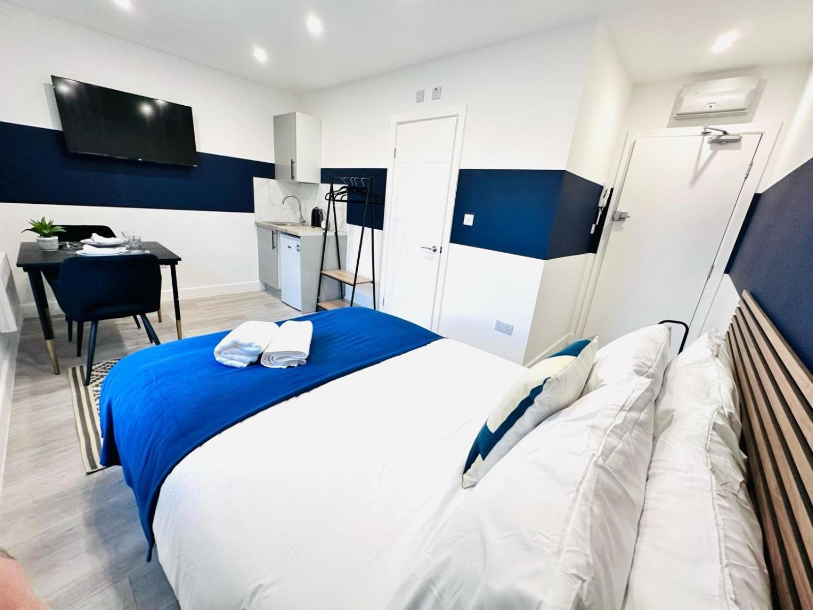 London 58 Blue House City Center Studio, Top Spot Bagian luar foto
