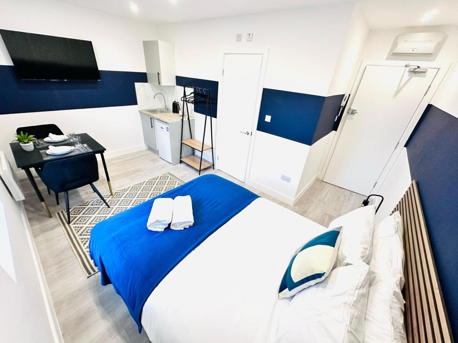 London 58 Blue House City Center Studio, Top Spot Bagian luar foto
