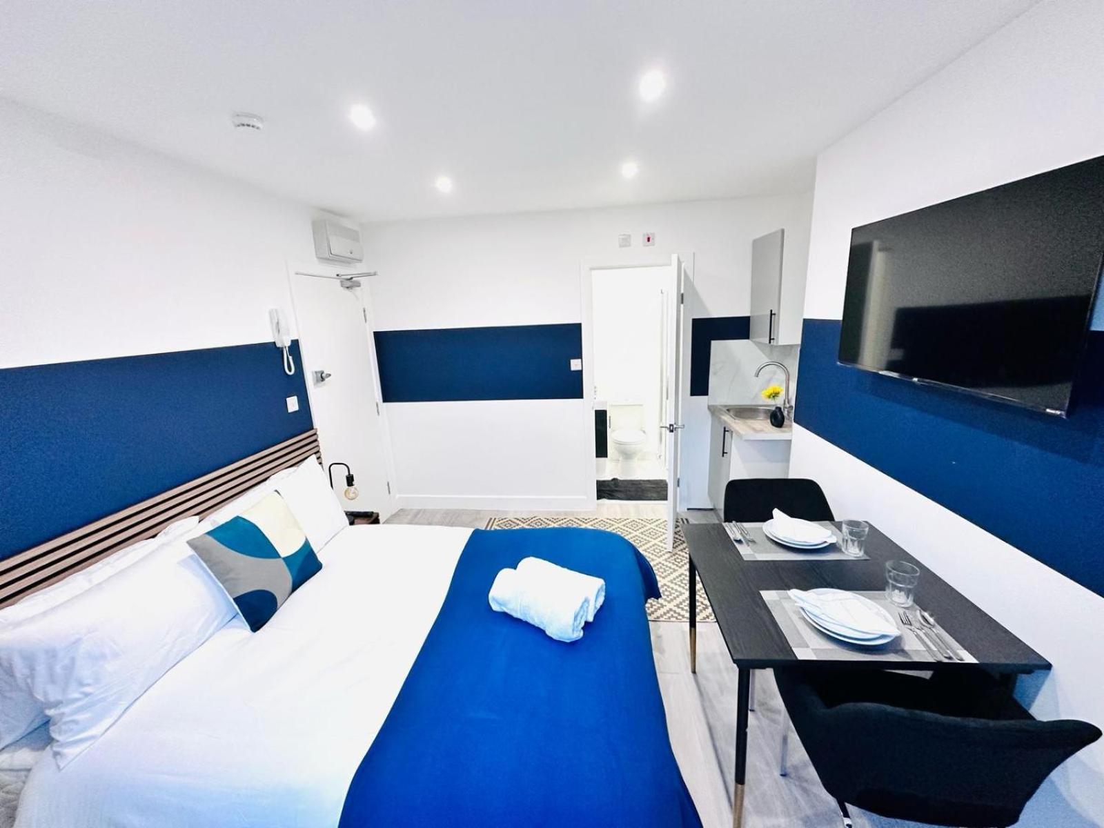 London 58 Blue House City Center Studio, Top Spot Bagian luar foto