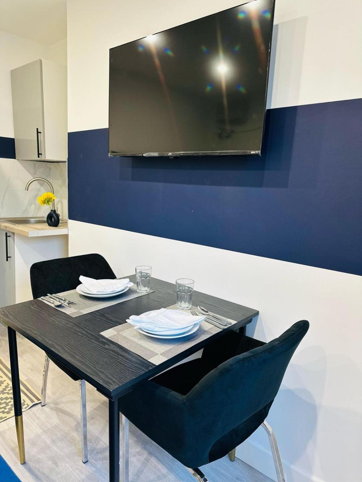London 58 Blue House City Center Studio, Top Spot Bagian luar foto