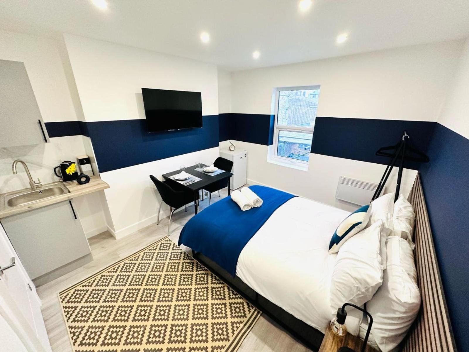 London 58 Blue House City Center Studio, Top Spot Bagian luar foto